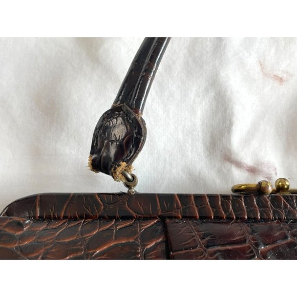 Vintage Womens Alligator Handbag Size-13" x 10" x 3". strap drop 6" - Picture 6 of 12